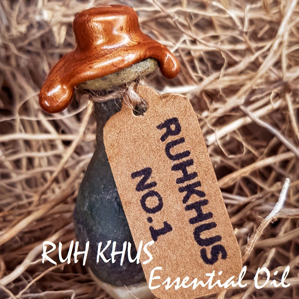 Tinh dầu cỏ hương lau Ruh Khus Essential Oil (Wild Vetiver)