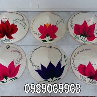 Nón huế thuê hoa sen. 320k/ 5 chiếc