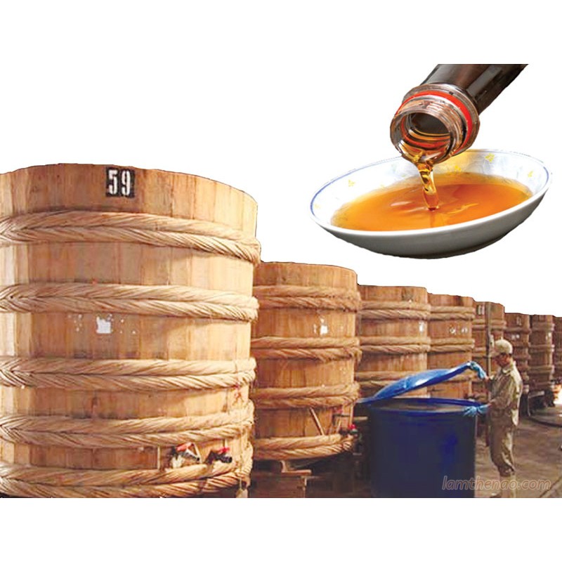 Nước mắm truyền thống loại ngon 1L dộ đạm 35-40% thành phần là cá cơm và muối biển | BigBuy360 - bigbuy360.vn