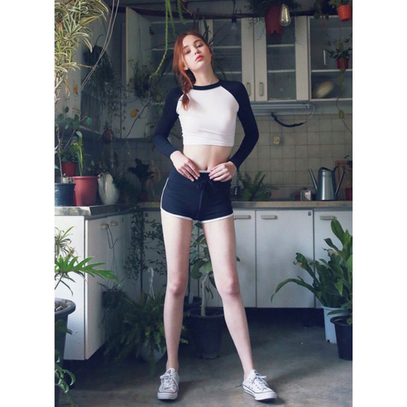 Đồ bơi tay dài đen phối trắng | BigBuy360 - bigbuy360.vn