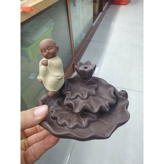 Xông trầm thác khói