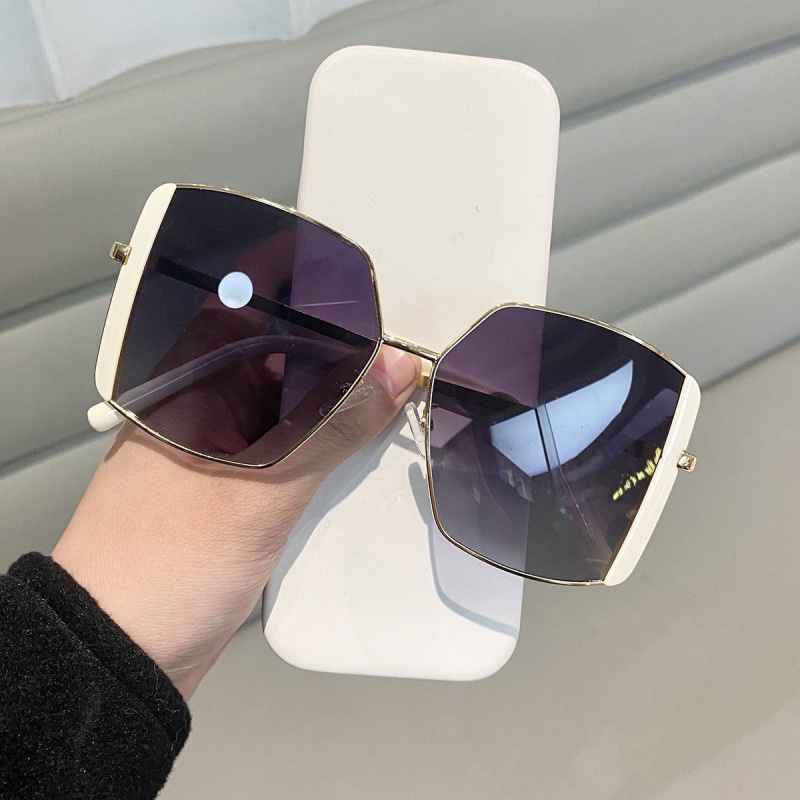 Kính mát thời trang EMOJI viền kim loại phối màu trẻ trung độc đáo đẹp sang trọng bảo vệ mắt phù hợp đi chơi du lịch 231