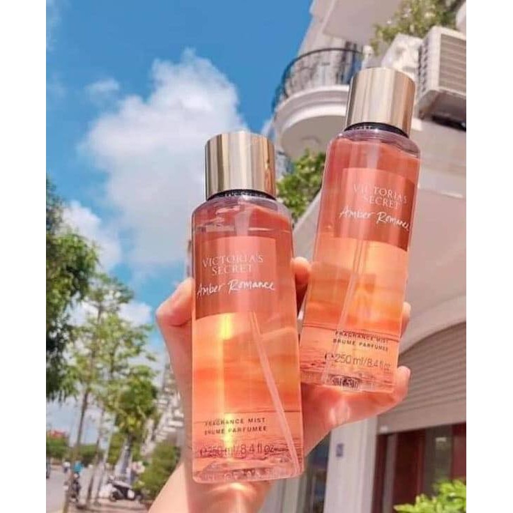 XỊT THƠM VICTORIA’S SECRET AMBER ROMANCE 250ml