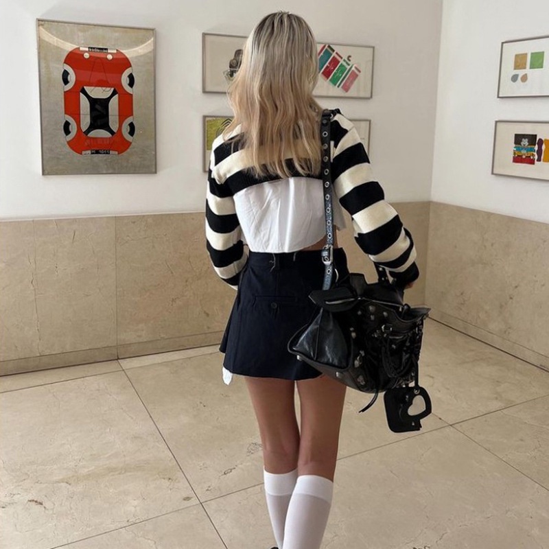 Áo Thun Croptop Tay Dài Cổ Tròn Kẻ Sọc Thiết Kế Quyến Rũ Cho Nữ