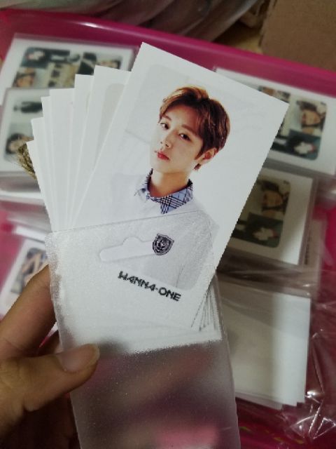 LOMO hộp nhựa BTS, GOT7, TWICE, BLACPINK, EXO set 32 tấm (tặng kèm kẹp và dây treo trang trí) | BigBuy360 - bigbuy360.vn