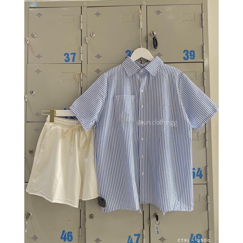 Sơ mi cộc tay kẻ xẻ lưng cute | BigBuy360 - bigbuy360.vn
