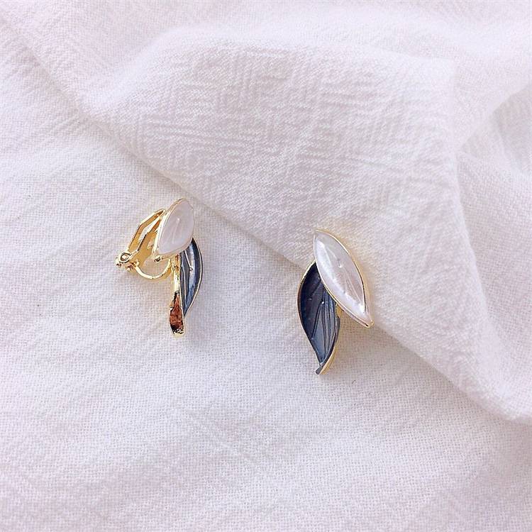 Bông tai hình lá phong cách Bohemian dành cho nữ