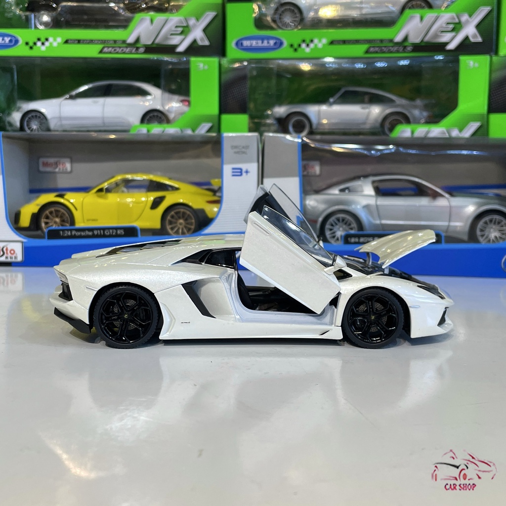 Mô hình xe hợp kim Lamborghini Aventador LP700-4 Welly tỉ lệ 1:24 màu trắng