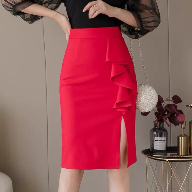 Chân váy bút chì sẻ trước có bèo rũ thời trang công sở nữ | BigBuy360 - bigbuy360.vn