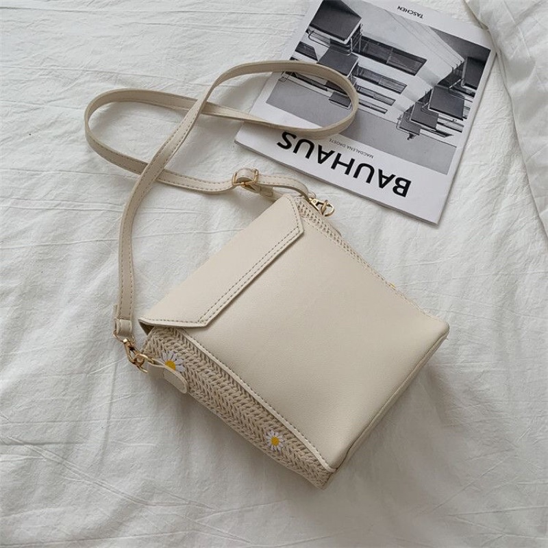 Túi đeo chéo cói phối da hoa daisy (hình thật)