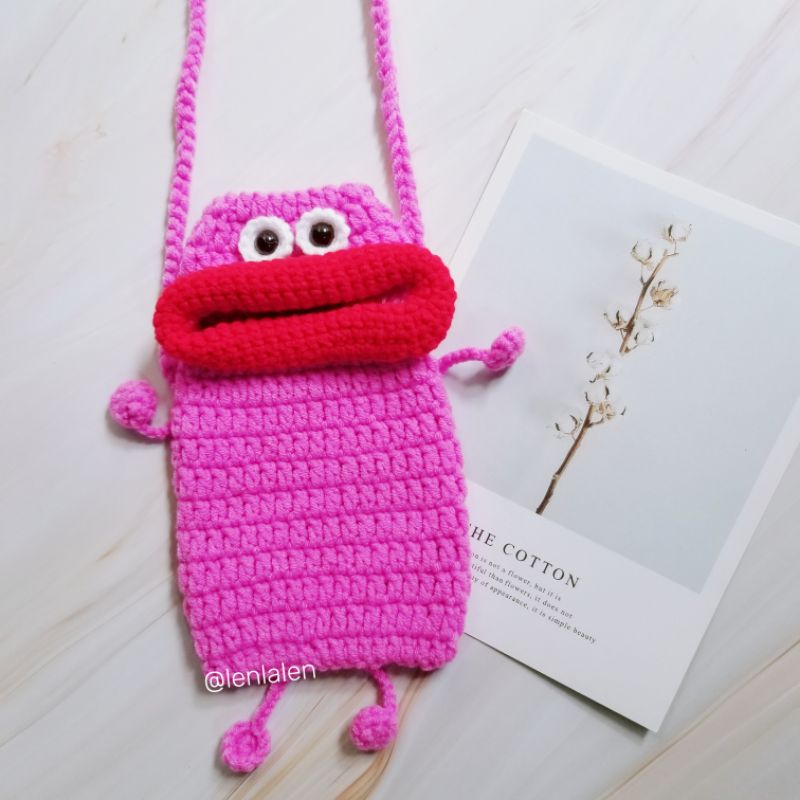 Túi đeo chéo hình thú môi mọng đựng điện thoại móc bằng len handmade