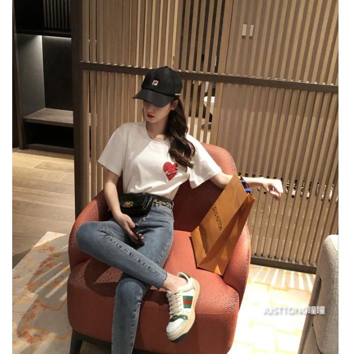 áo tim đính ghi băng cổ tròn