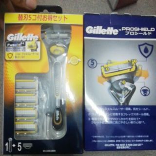 Dao cạo râu Gillette Fusion ProGlide 5+1 Nhật Bản( 5 lưỡi thay thế)