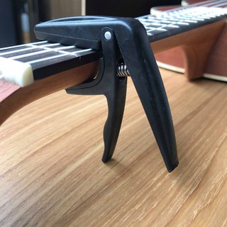 Capo kẹp đàn ukulele màu đen
