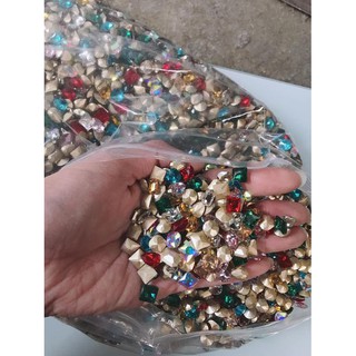 Đá khối chân vàng trang trí NAIL
