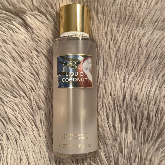 Xịt thơm body Victoria Secret Liquid Coconut 250ML