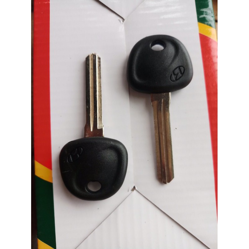 Phôi chìa khoá xe HUYNDAI rảnh phải loại không vai ( combo 2 chìa )