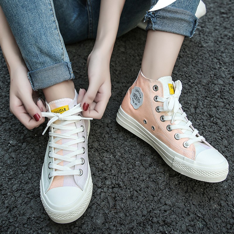 Giày Sneaker tự đổi màu