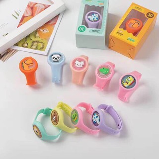 Đồng hồ phát sáng đuổi muỗi ăn toàn cho bé