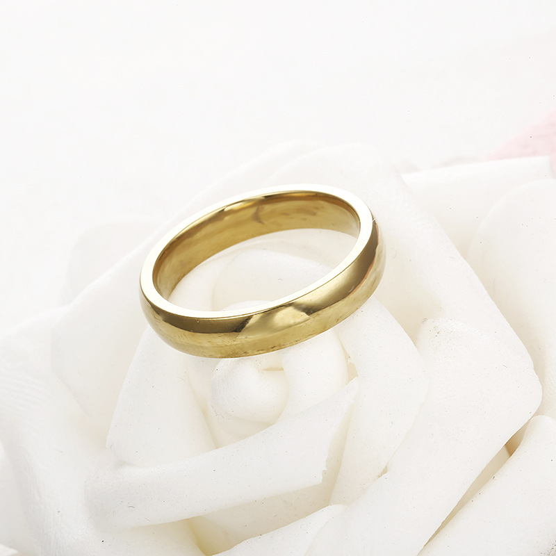 Nhẫn kim loại mạ vàng mịn mượt dùng làm quà tặng