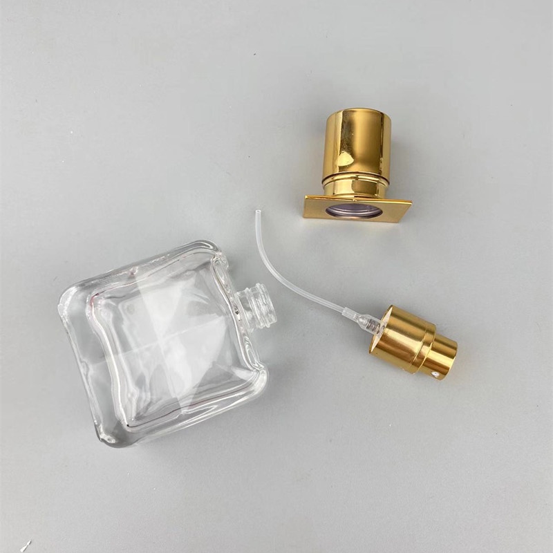 Chai Thủy Tinh Rỗng Đựng Nước Hoa Dạng Xịt Hình Vuông Dung Tích 30ml