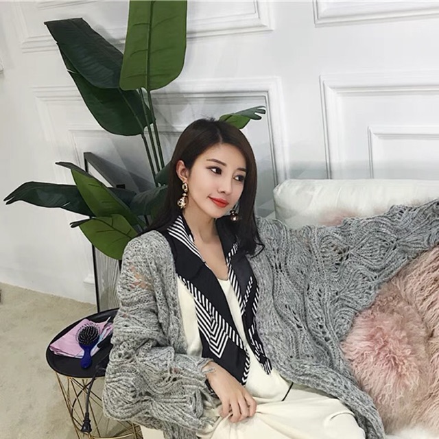 Khăn turban lụa vuông choàng cổ size 70x70cm thanh lịch phong cách nữ tính đa năng dùng làm áo yếm in sọc