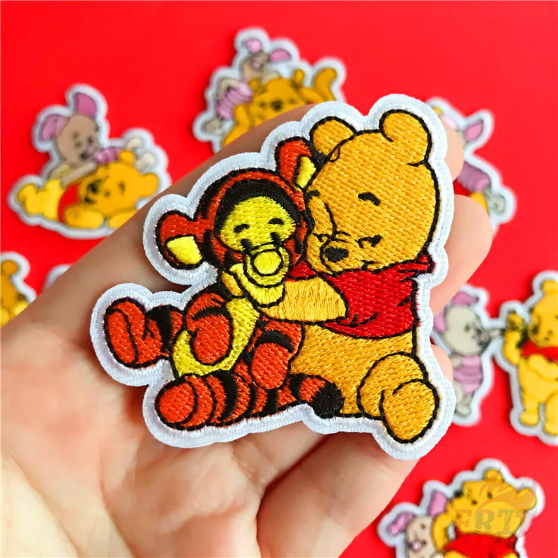 1 Huy Hiệu Hình Gấu Pooh Và Những Người Bạn