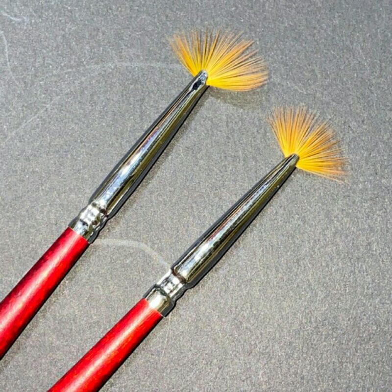 cọ quạt xòe dùng trang trí móng