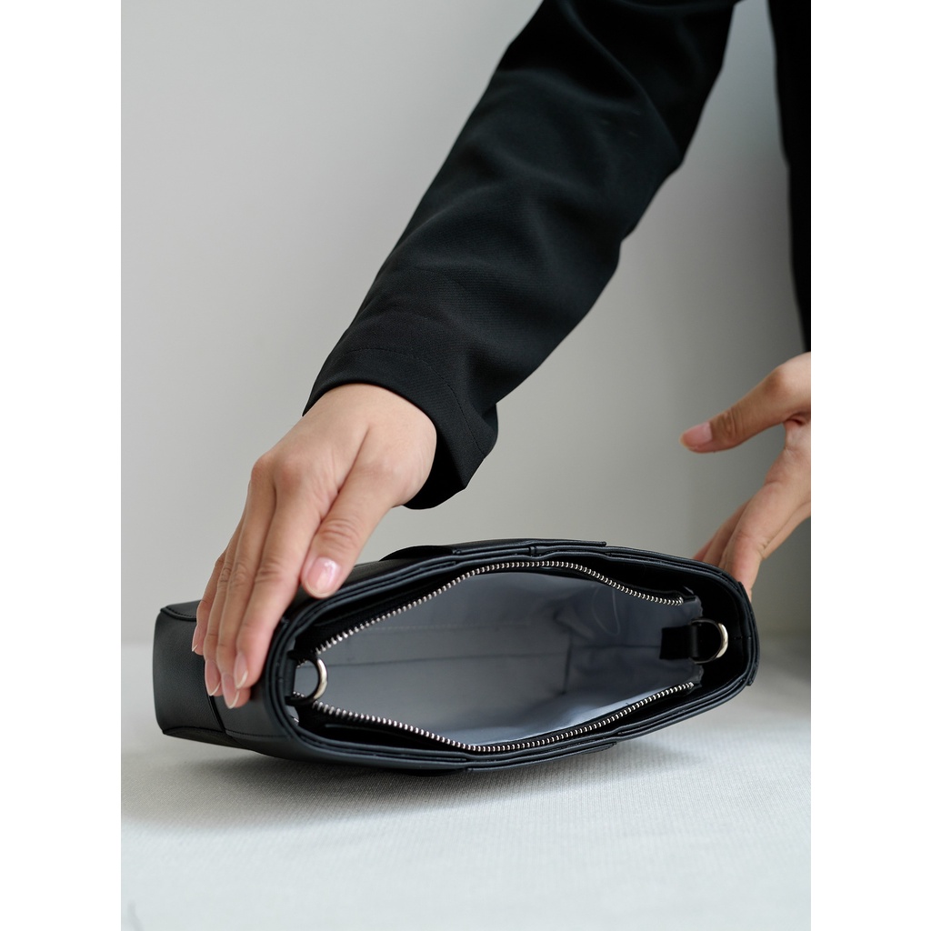 OLV - Túi Weave Shoulder Bag In Black