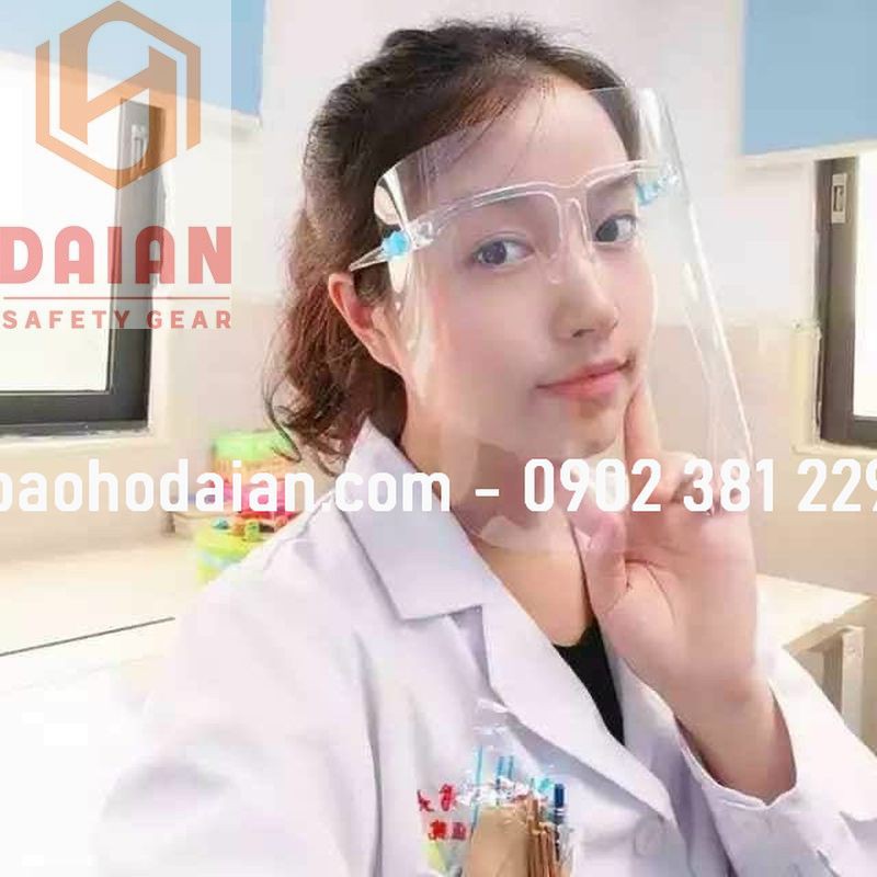 Kính chống giọt bắn trong suốt bảo vệ mặt - hình thật