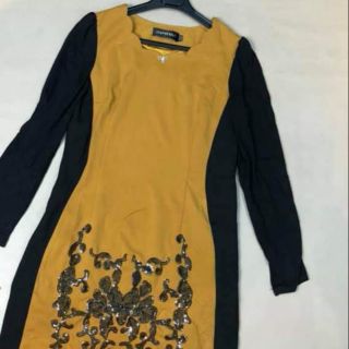 Đầm thiết kế hoạ tiết