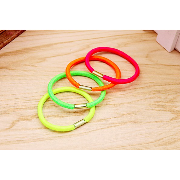 combo 30 dây thun màu cột tóc đủ màu, thích hợp dùng hàng ngày nha, màu rất tưởi luôn. giá 42k/30 dây siêu rẻ