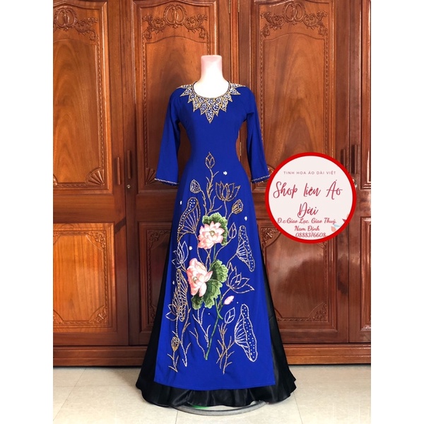 Áo dài xanh cô ban đính kết hoa sen điệu, thiết kế 2 tà cổ tròn tay lỡ