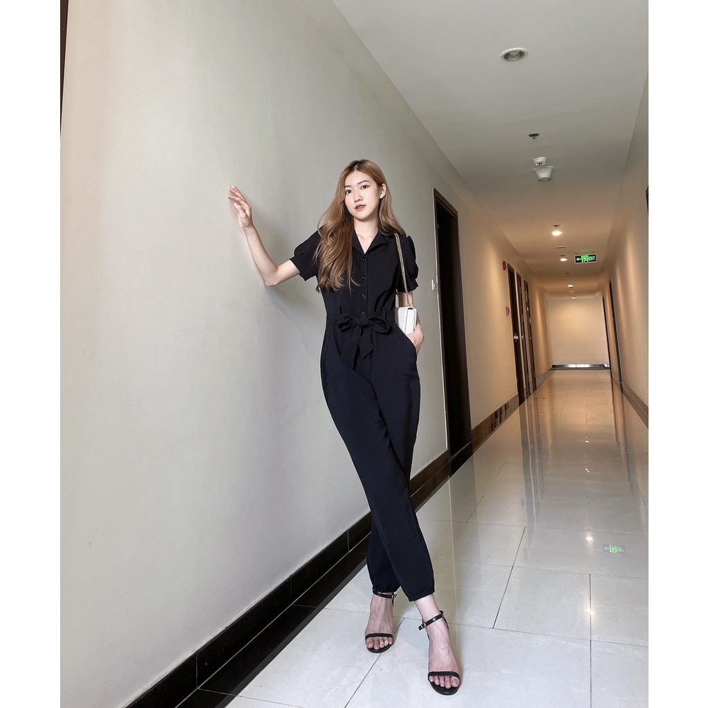 Jumpsuit, Ngắn Tay, Cách Điệu Giả Vest, Nơ Giữa Eo, Có Túi, Màu Đen - Lovadova 21O12C002