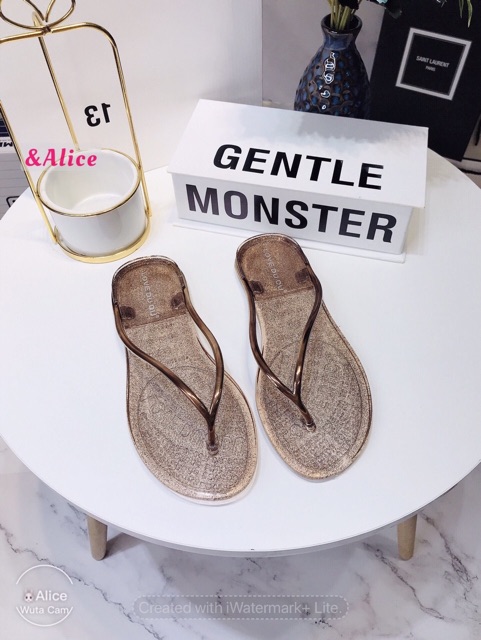 Dép tông nhựa trong