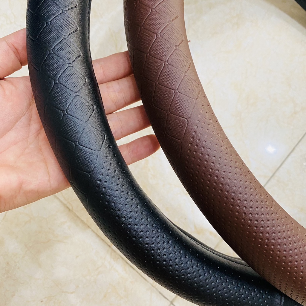 Bọc tay lái ô tô da bò thật 100% Size M, Đường kính 37, 38cm thể thao đẹp Chất liệu da dày dặn, ôm tay lái