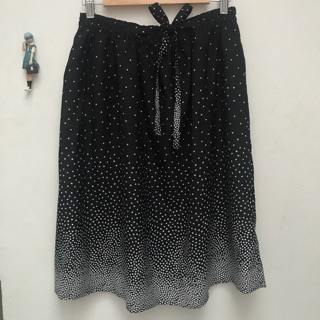 Chân váy chấm bi lạ mắt sz M-L