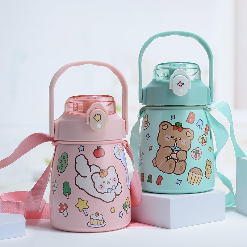 Bình đựng nước giữ nhiệt 850ml có ống hút và dây đeo cực cute