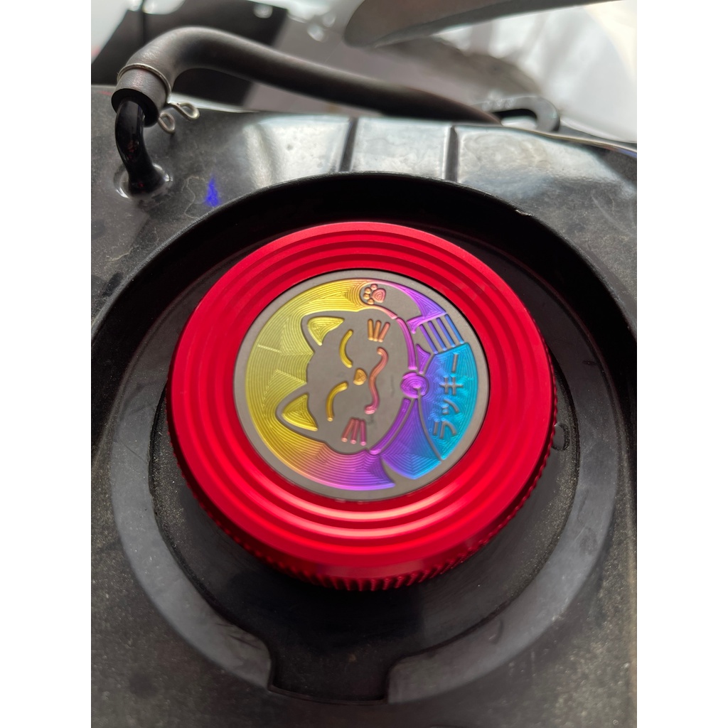 Nắp bình xăng CNC tặng kèm Titan mèo thần tài