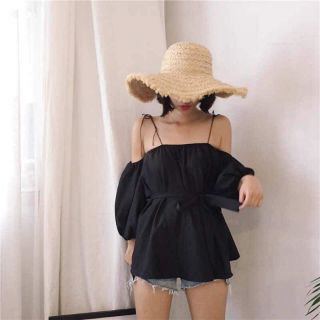 Áo trễ vai kèm dây buộc