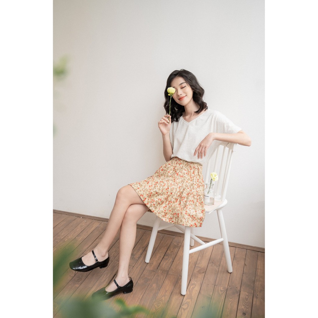 Chân váy ngắn nữ MADELEN dáng xòe màu hoa be xinh xắn | BigBuy360 - bigbuy360.vn