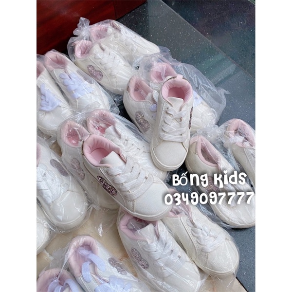 Giày Sneakers Bé Gái Tim Nhũ Trắng C@rters(lỗi bẩn, thay giây)