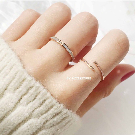 Nhẫn titan mảnh so le đính đá không gỉ WR190601