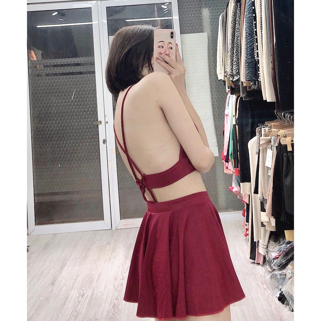 Bộ Bikini dáng váy xòe màu đỏ đô hai mảnh nữ tính kín đáo mặc đi biển đi bơimới nhất | BigBuy360 - bigbuy360.vn