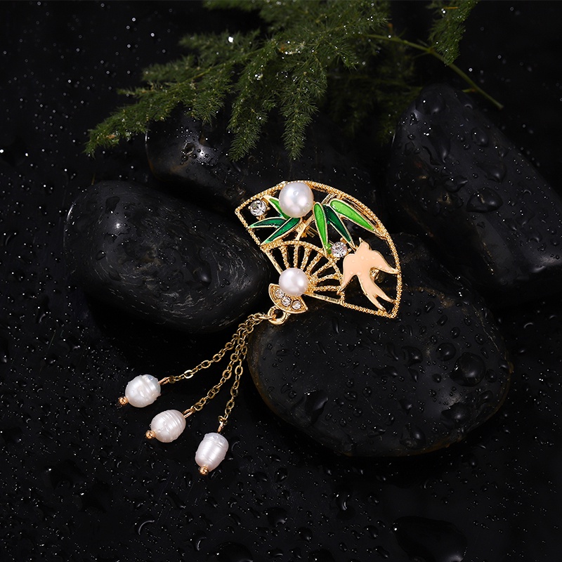 Huy Hiệu Cài Áo Hình Chim Công Đính Ngọc Trai Phối Tua Rua Thời Trang Cho Nữ