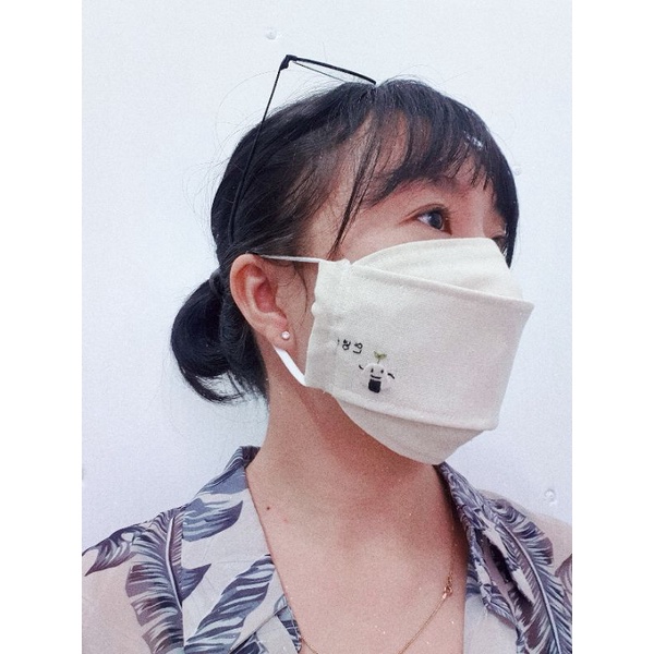 Tiệm Tháng Tư - Khẩu Trang 3D Linen Thêu Cơm Nắm An Nyong 🍙