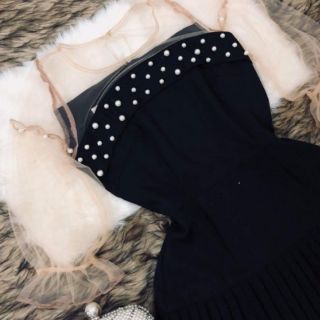 Váy đen dáng A xếp ly tay lưới