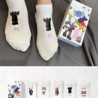 Set vớ Kaws 5 đôi ( full box)