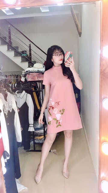 Váy thêu hoa