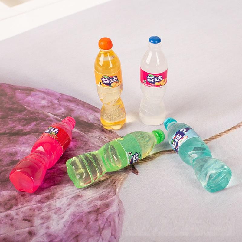 Mô hình chai nước ngọt xanh vàng hòn trang trí nhà búp bê [1 chai ngẫu nhiên]